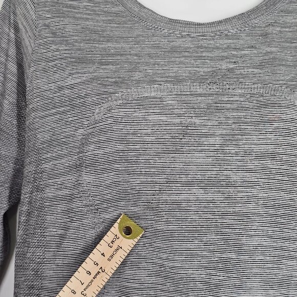 Lululemon Women's Swiftly Breeze Long Sleeve Top Relaxed Fit Striped Gray 4 - Picture 7 of 10